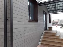 Сайдинг из ДПК NanoWood с тиснением и шлифовкой одной стороны в цвете Венге.